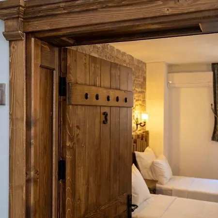 Pietra Bed & Breakfast 4*